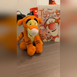 VINTAGE Sealed The Tigger Movie VHS + Disney World Plush Bundle 2000